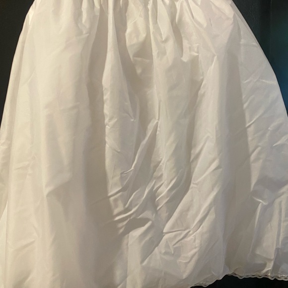 Exquisite white debutante ball gown! Size small and only worn once! - Picture 8 of 9